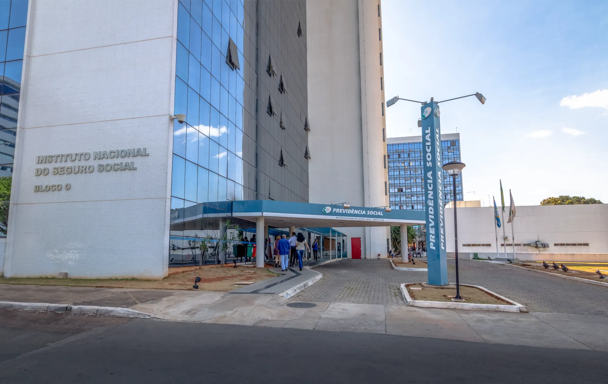 INSS bpc décimo terceiro