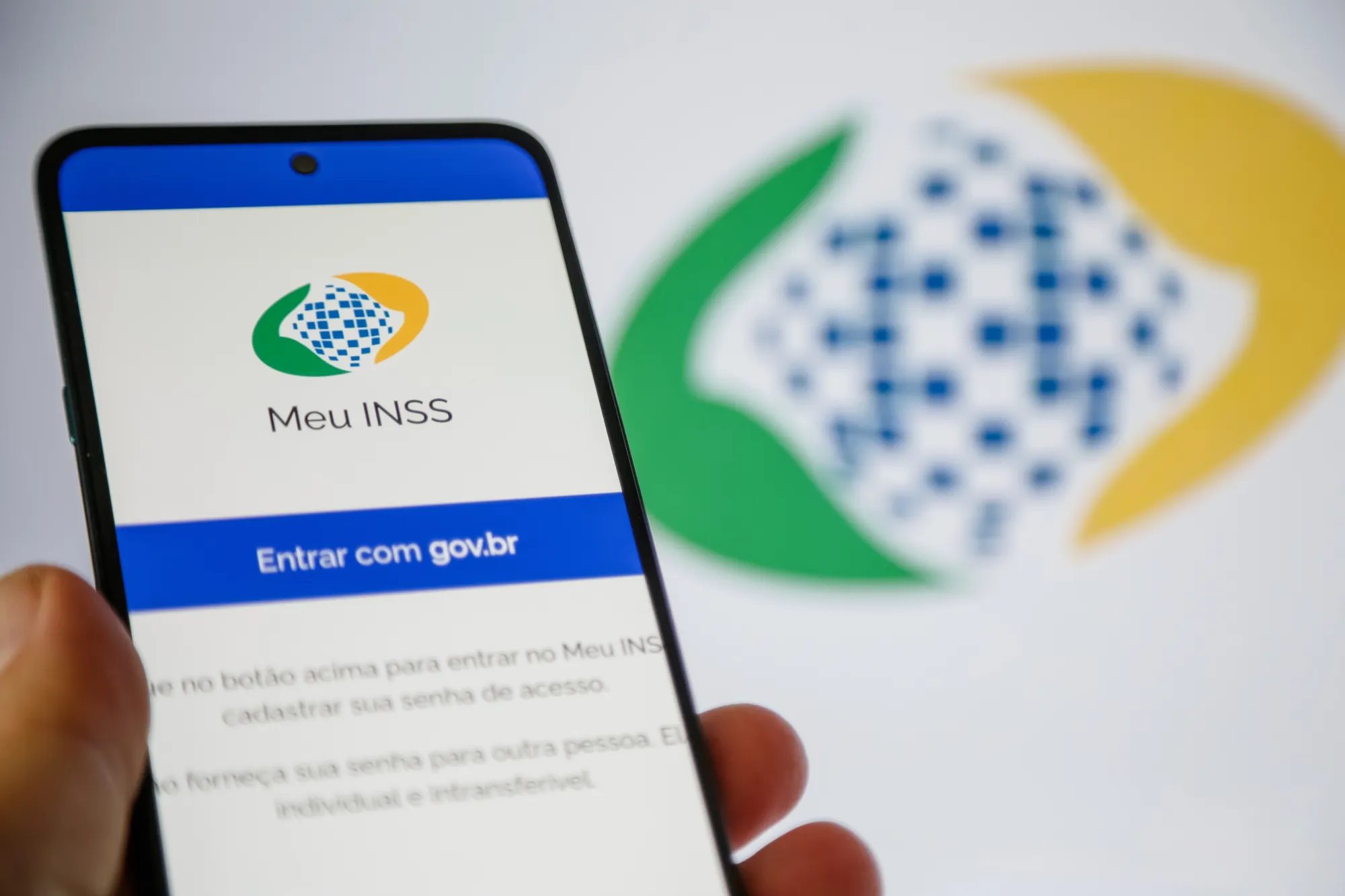 INSS paga salário mínimo a idoso com mais de 65 anos